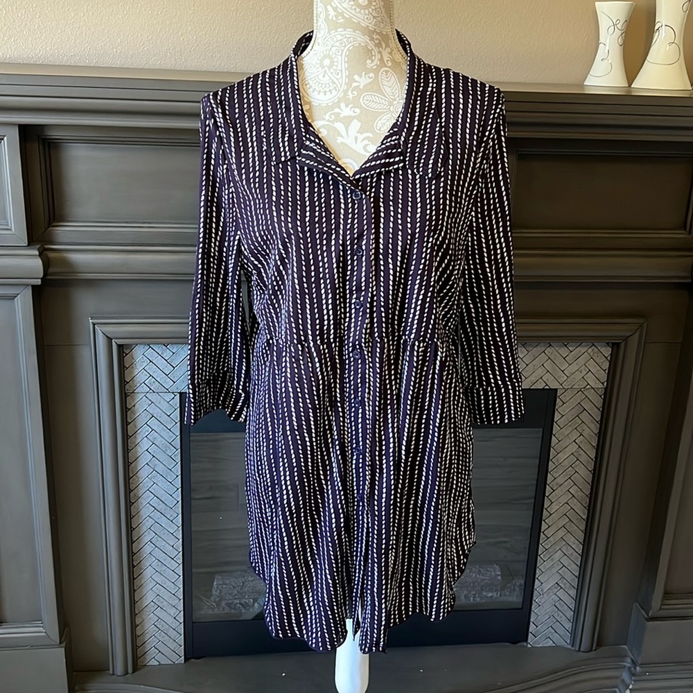 • Style & Co. patterned nylon top, L •